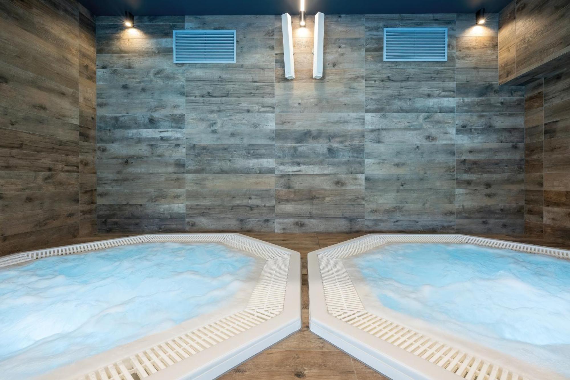 Kasprowicza 20 Swimming Pool By Jantar Apartment